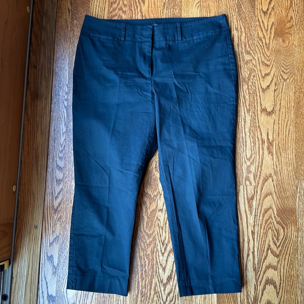 Ann Taylor Black Curvy Petite Capri Pant